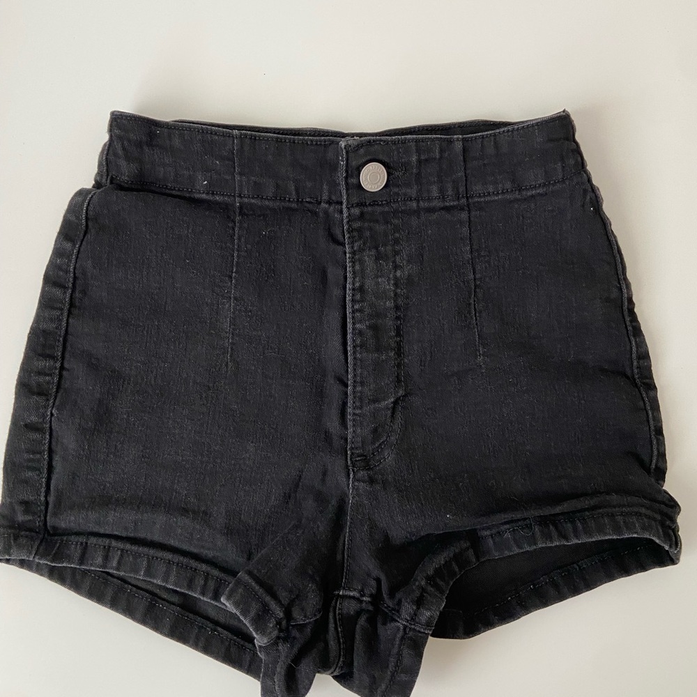 Wild Fable High Rise Black Short!